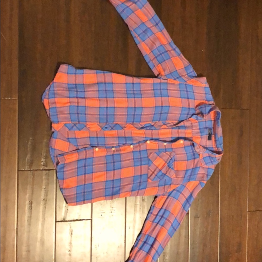 A plaid, button up flannel.